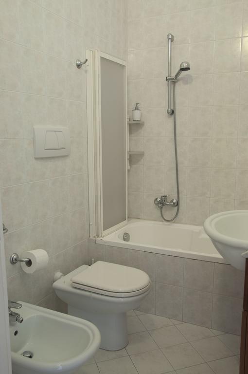 Manzoni House Apartment Bari Luaran gambar
